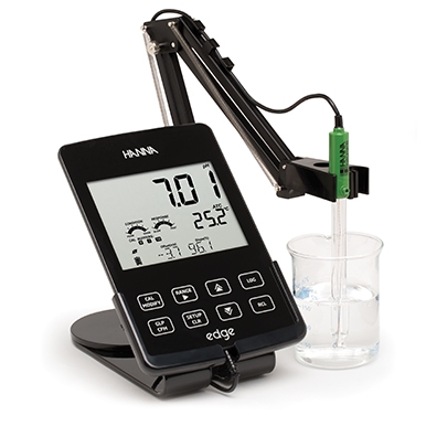 Máy đo độ pH để bàn Hanna HI2020-02